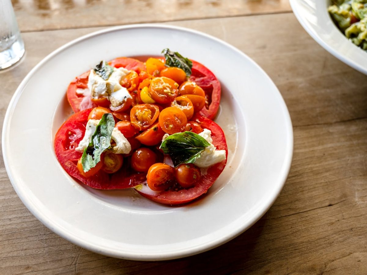 Burrata z pomidorami